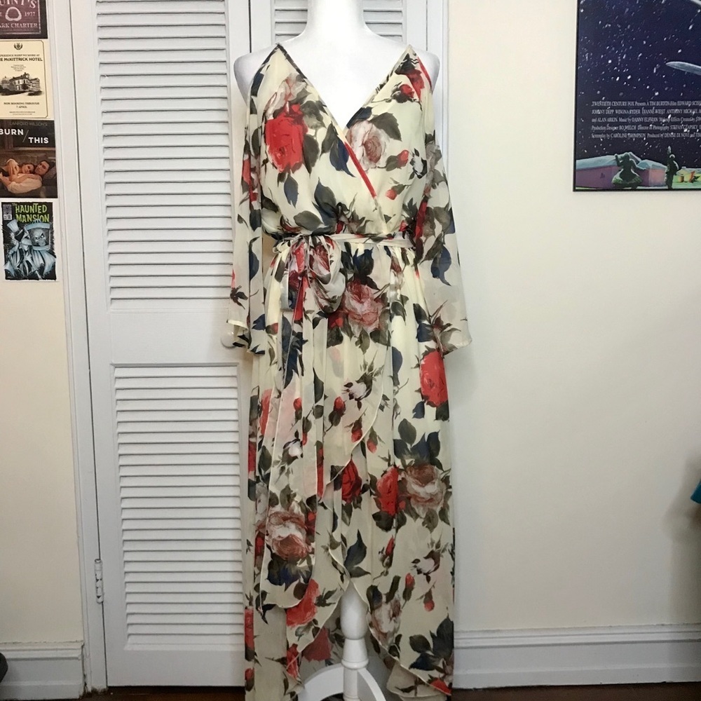 EUC Miss Avenue Flowy Floral Dress - L